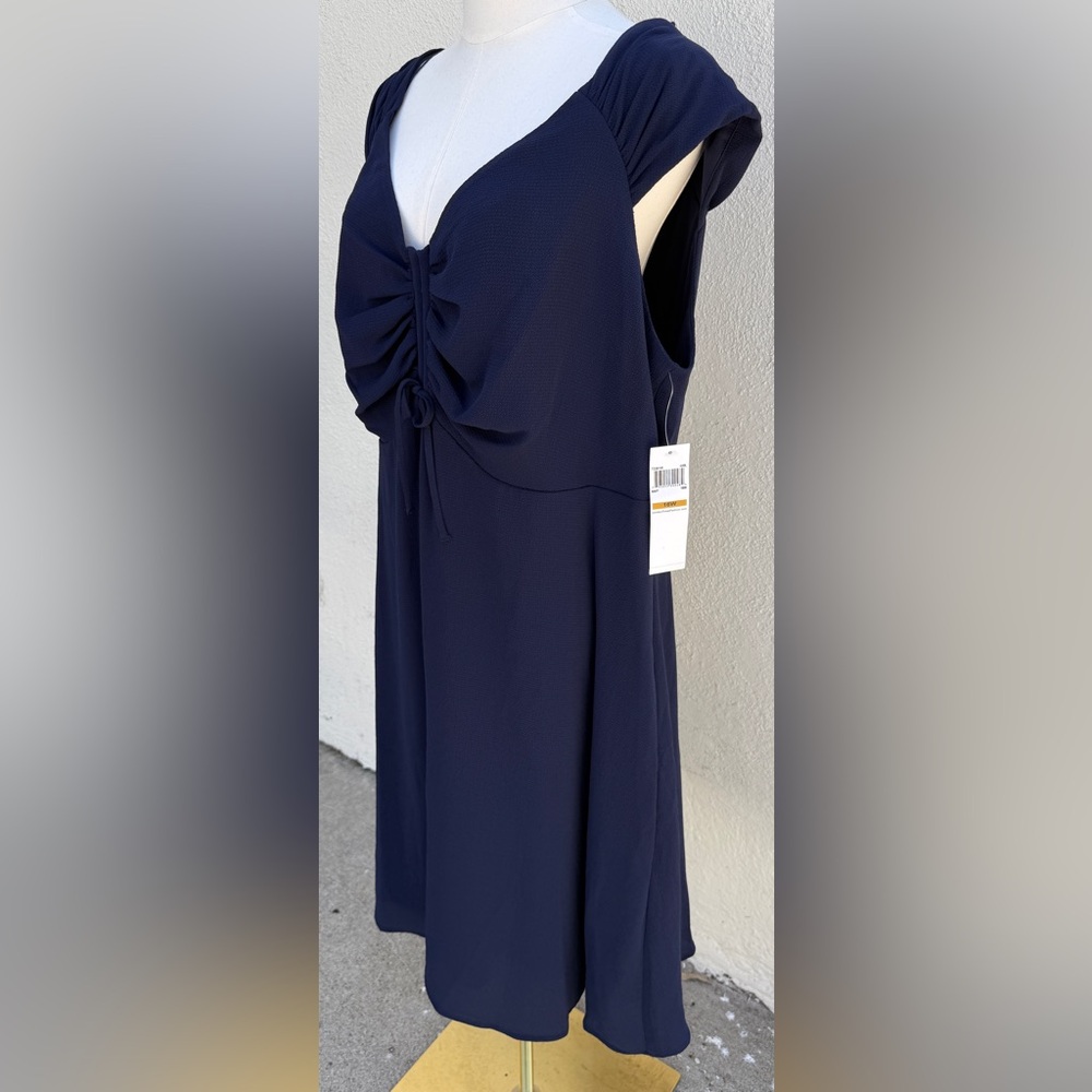 London Times Woman Navy Ruched Front Dress – Size 16W - Picture 2 of 6